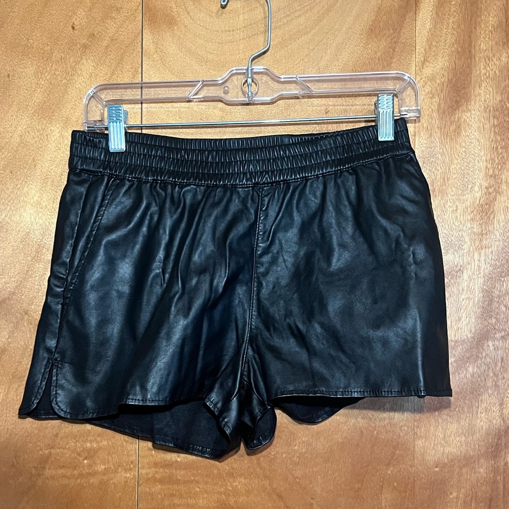 H&M Dividid Leather/faux short shorts with pockets